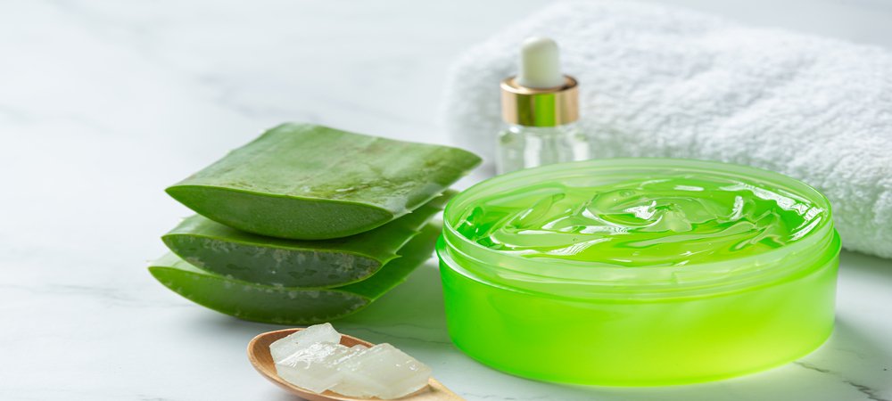 How to make Aloe Vera and Curry leaves oil - Vanity Cube - Vanity Cube